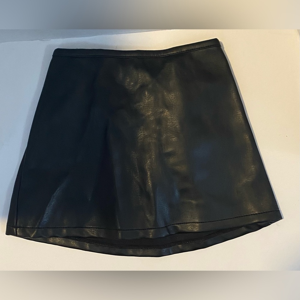 Girls Faux Black Leather Mini Skirt Size 4. Elastic Waistband Pull On